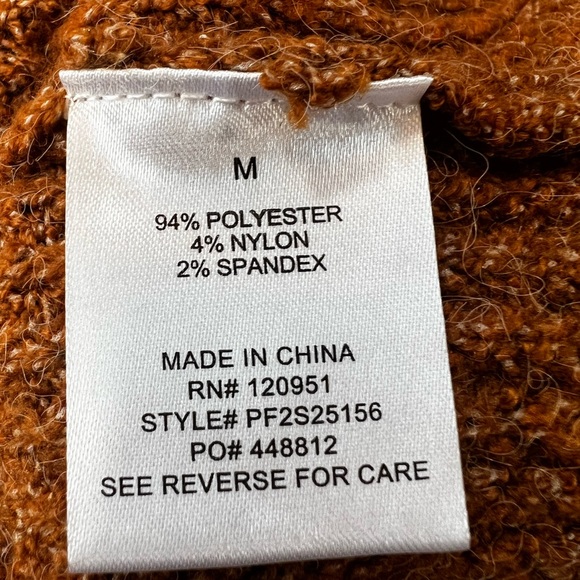 NWT “PINK ROSE” RUST/BROWN CROPPED SWEATER W/BUTTON DETAIL BACKING M - Picture 6 of 6